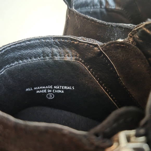 Shoes - Picture 4 of 4